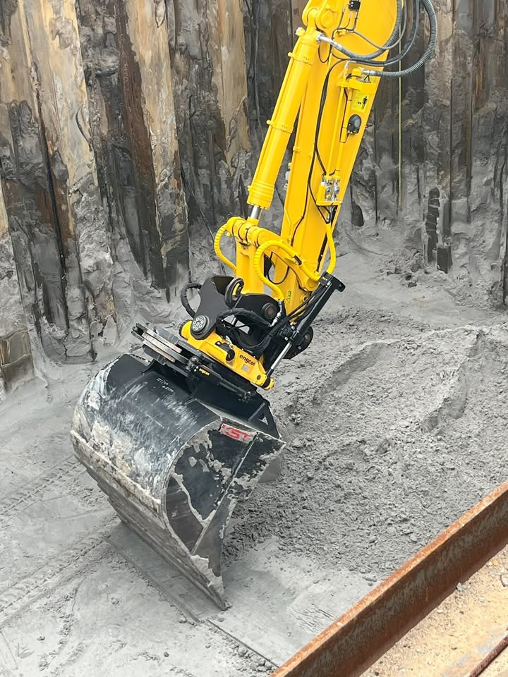 Ny Komatsu gravemaskine leveret til Stauning Entreprenør & Maskinstation A/S af SCANTRUCK A/S