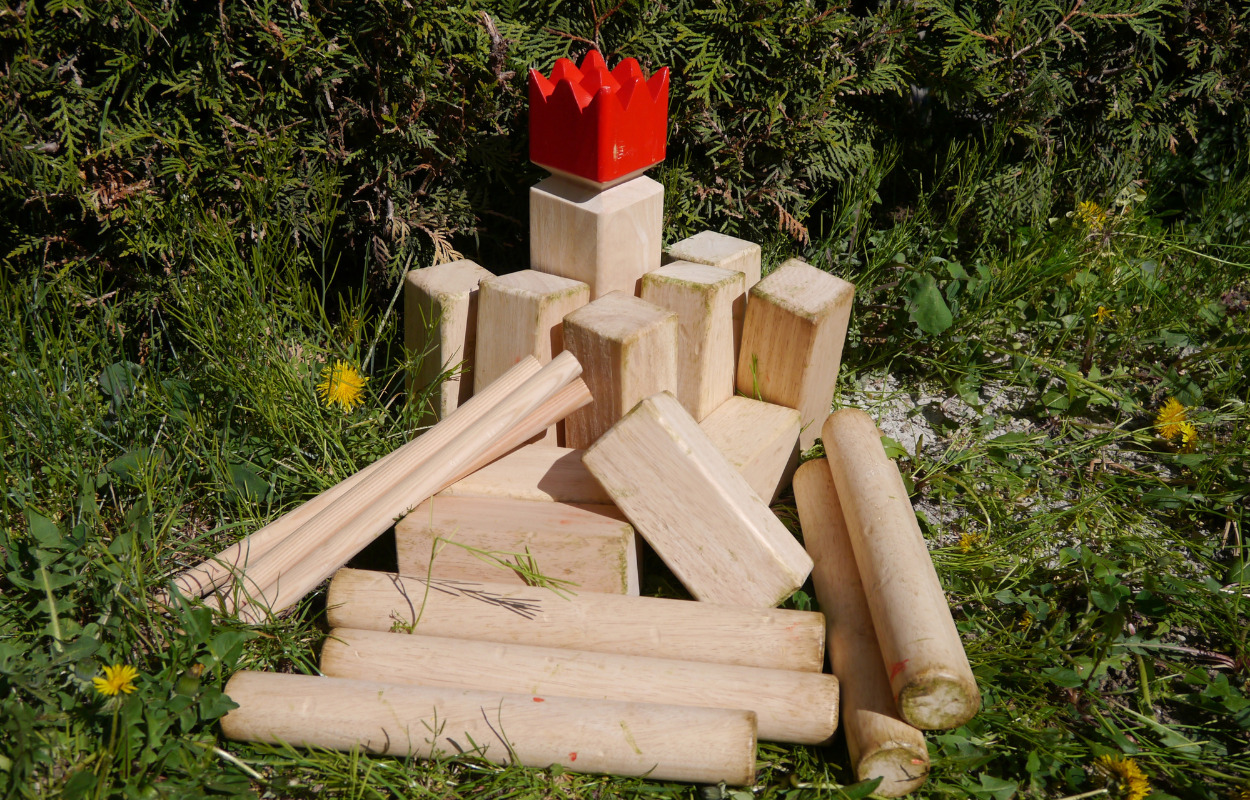 Lån et havespil og nyd solen hos Herning Bibliotek 