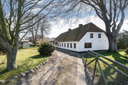 Til salg hos Estate Boligmægleren Tårs: Rigtig hyggelig hus i gammel stil