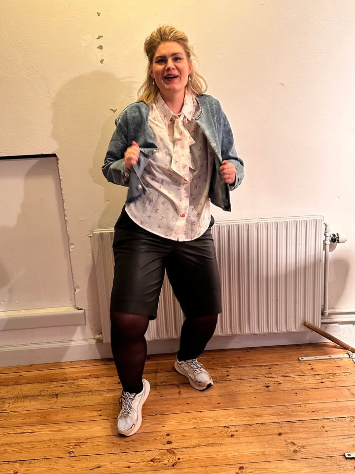 Butik Mille præsenterer aftenens friske sommerlook med stilfulde detaljer