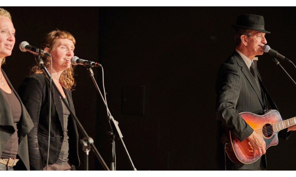 Gary Snider fortolker Leonard Cohen på Café Støj