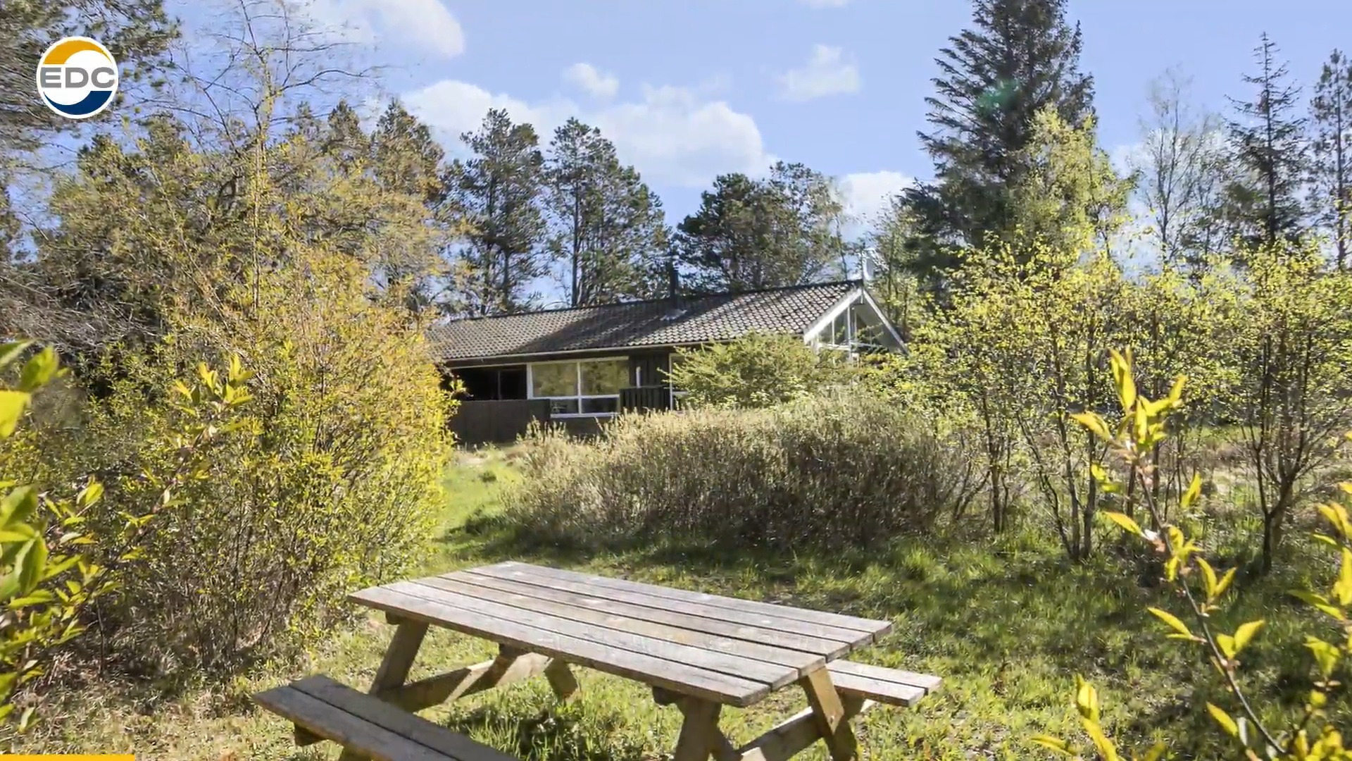 EDC Fjerritslev præsenterer charmerende sommerhus i naturskønne Svinkløv