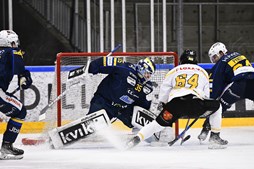 Herning Blue Fox fastholder førsteplads efter målrig affære