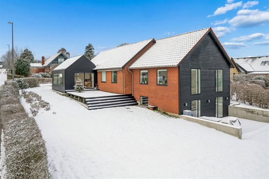 Rolsøvej 18 og 1 anden boliger er kommet til salg denne uge i Risskov - se boligerne her.