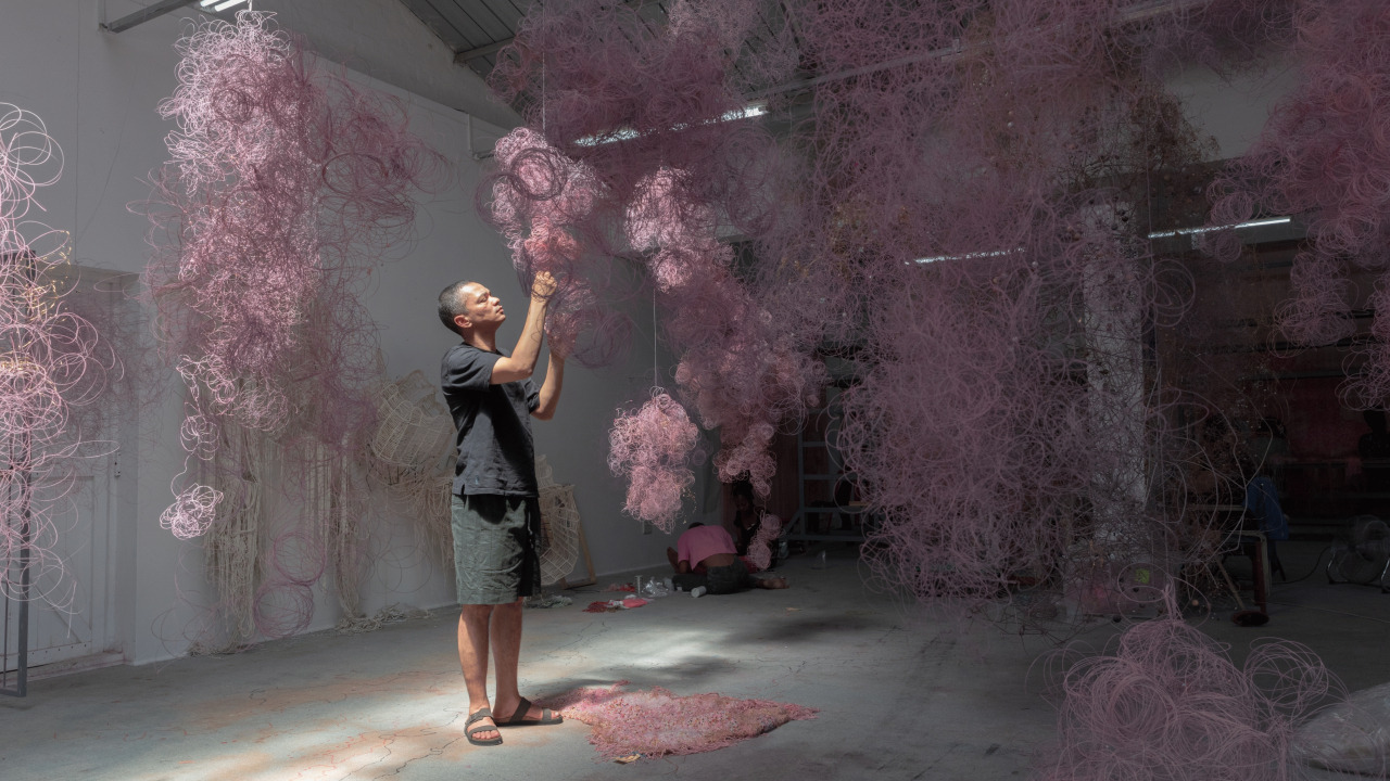 Oplev Igshaan Adams' udstilling "Weerhoud" på ARoS