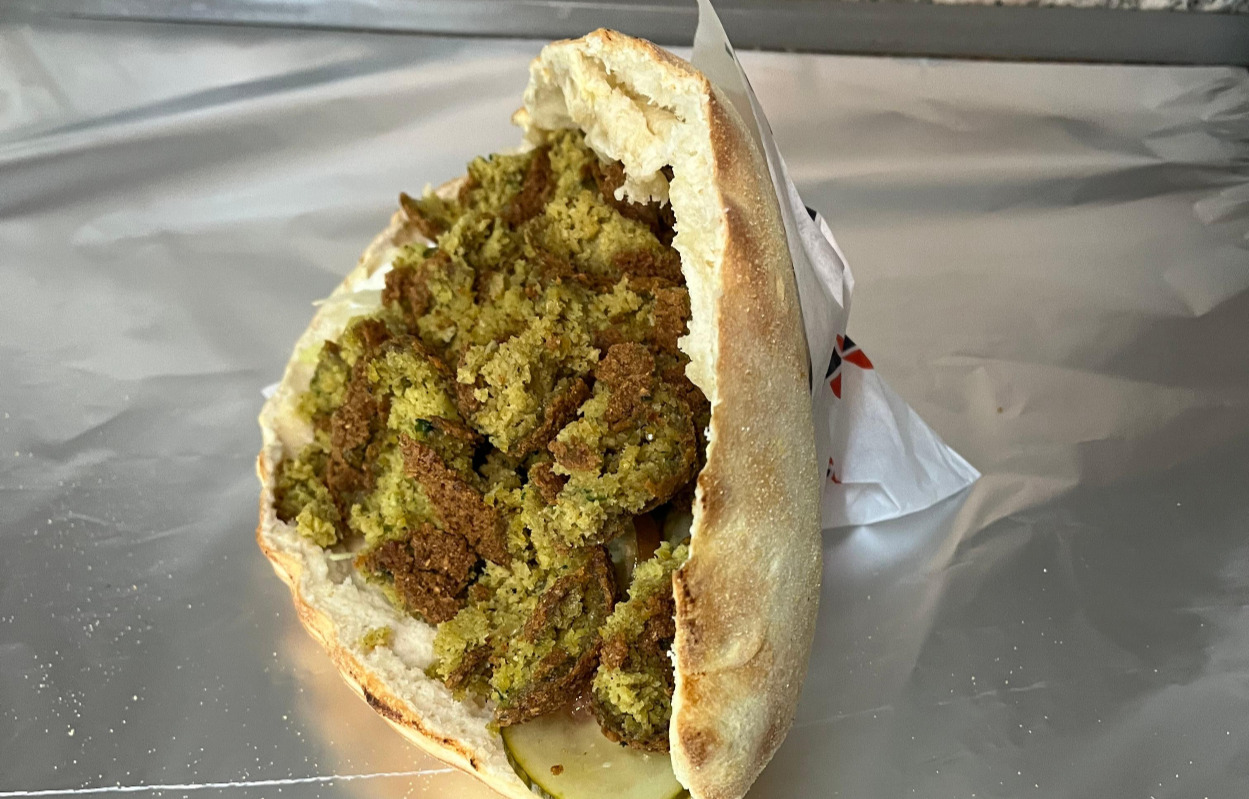 Nyd en hjemmelavet falafel sandwich til frokost for bare 59 kr. ved San Remo Pizza