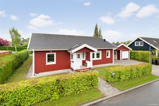 Lystgårdsparken 38 og 1 anden boliger er kommet til salg denne uge i Odder - se boligerne her.