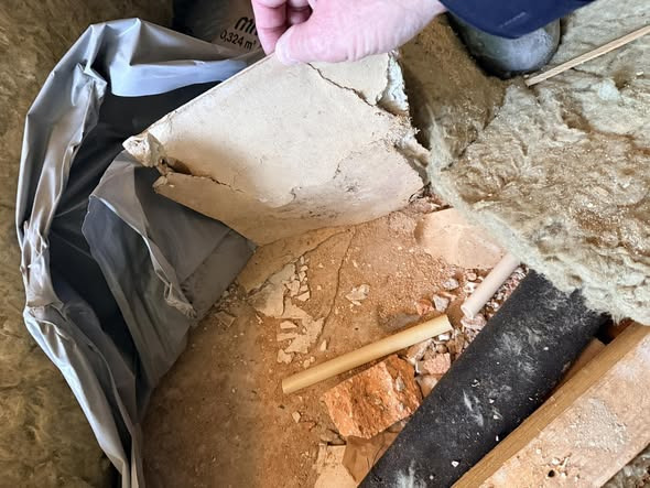 SKADEteknik renoverer gulve i bygning fra 60’erne efter jordslået lugt
