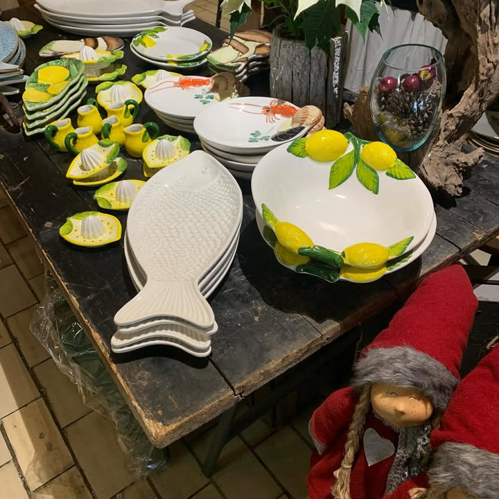 Fru Hansens Butik & Café præsenterer nye italienske håndmalede keramikgaveidéer