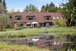 Brøndkarsevej 9 og 1 anden boliger er kommet til salg denne uge i Bagsværd - se boligerne her.