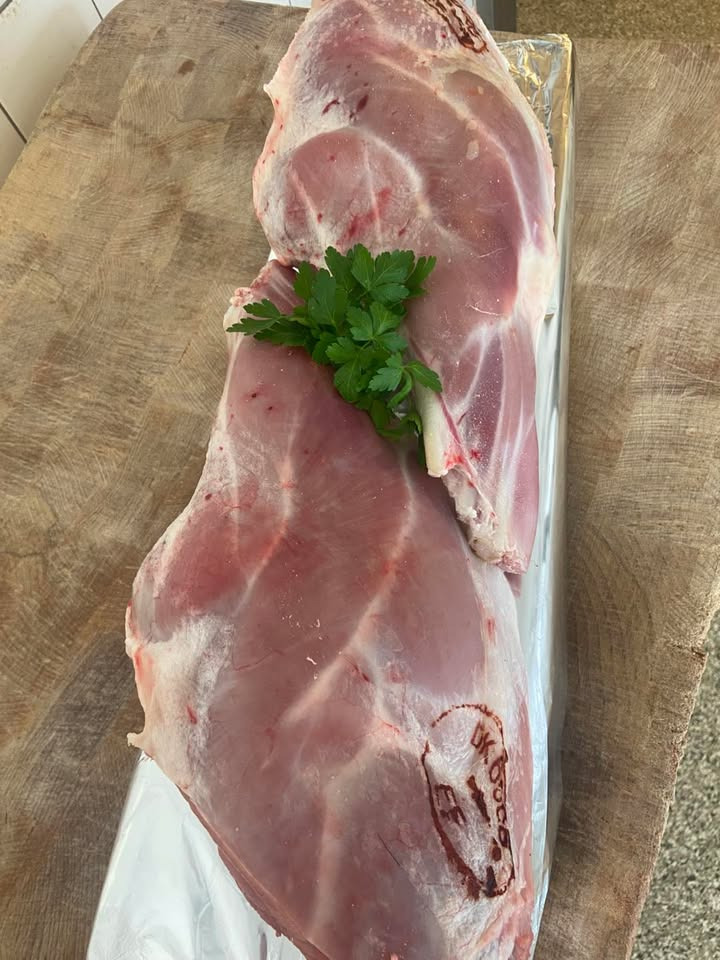 Elling Slagterforretning præsenterer lokale påskelam og mere til påskebordet