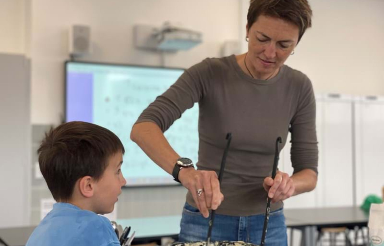 Ukrainske Dasha underviser på Hobrovejens Skole