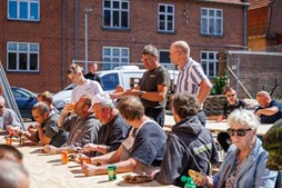 Helstegt pattegris, sol og sommerstemning i Holbæk