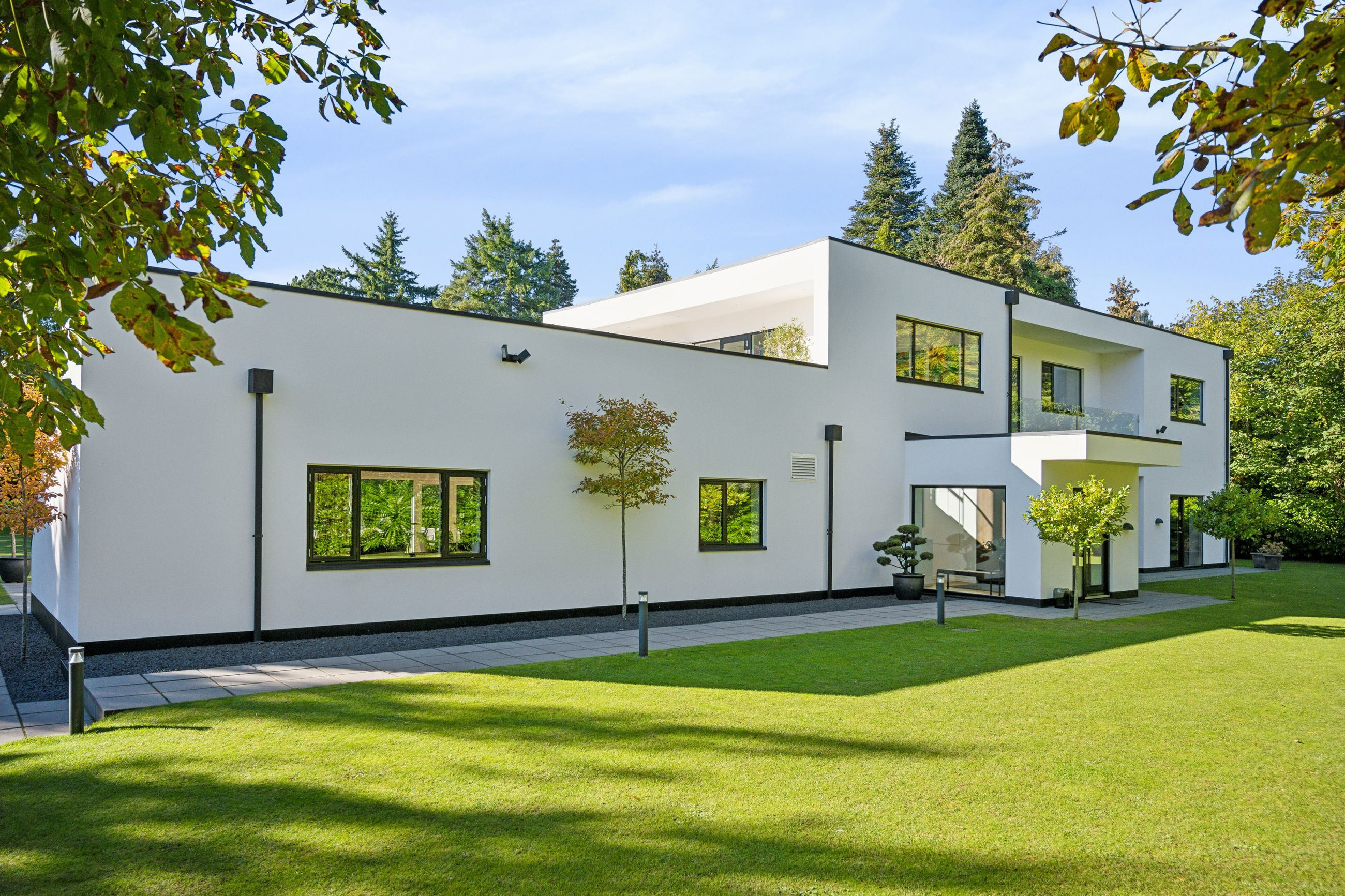 Luksusbolig netop kommet til salg i Vedbæk: Se hvad du skal smide for Vedbæks dyreste adresser her