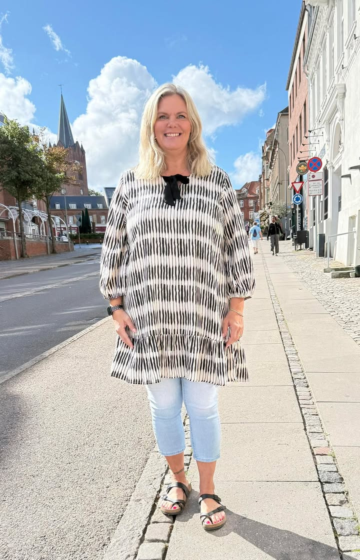 Only Curves fremhæver elegant tunika fra Zhenzi