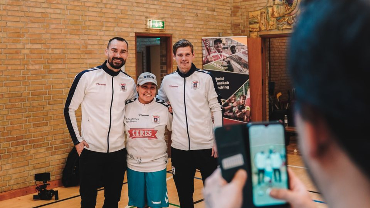 AGF og OMBOLD vil styrke fællesskabet og støtte udsatte i Aarhus gennem fodbold