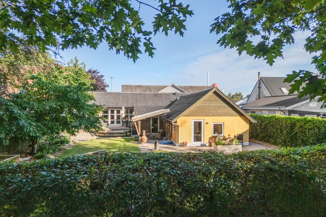 Mæglerhuset Brønderslev præsenterer velholdt villa i hjertet af Vrå