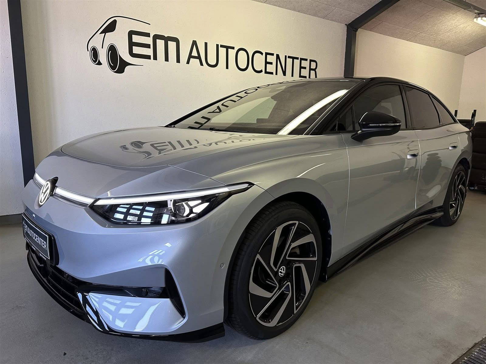 EM AUTOCENTER ApS præsenterer: Tag en prøvetur i den nye VW ID.7 i dag