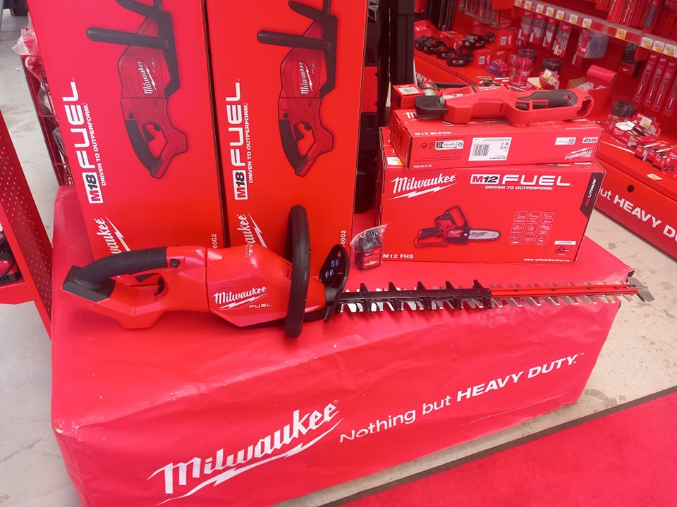 HH Trælast & Byggecenter A/S tilbyder skarpe priser på hækkeklipper fra Milwaukee