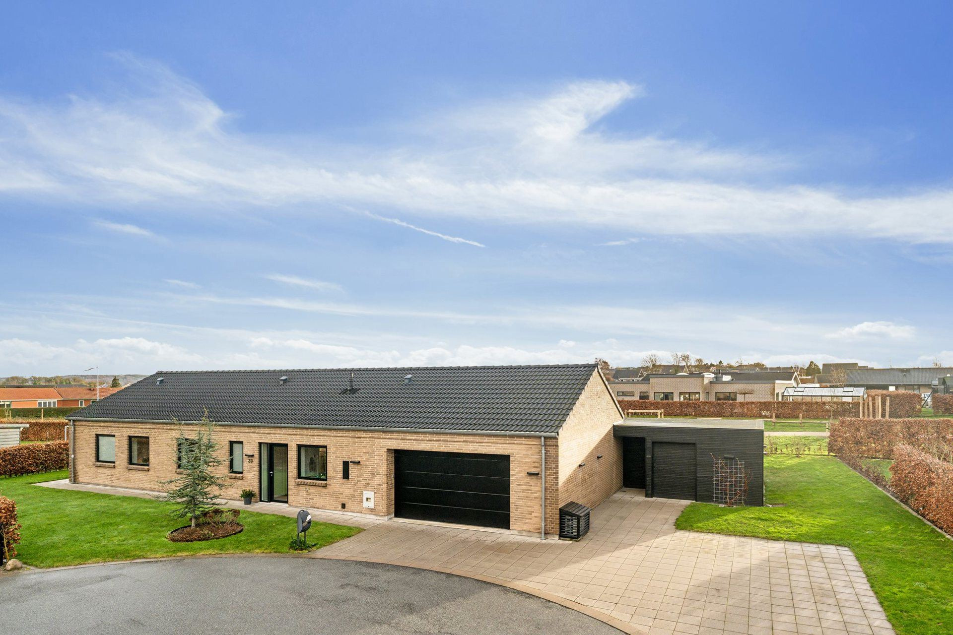 Luksusbolig netop kommet til salg i Langå: Se hvad du skal smide for Langås dyreste adresser her