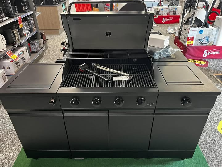 Skousen Hobro sælger Falcon gasgrill til 4.999 kr.