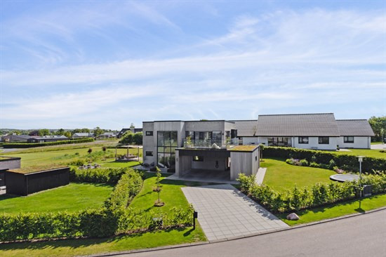 Godenshøj 5 og 3 andre boliger er kommet til salg denne uge i Nibe - se boligerne her.