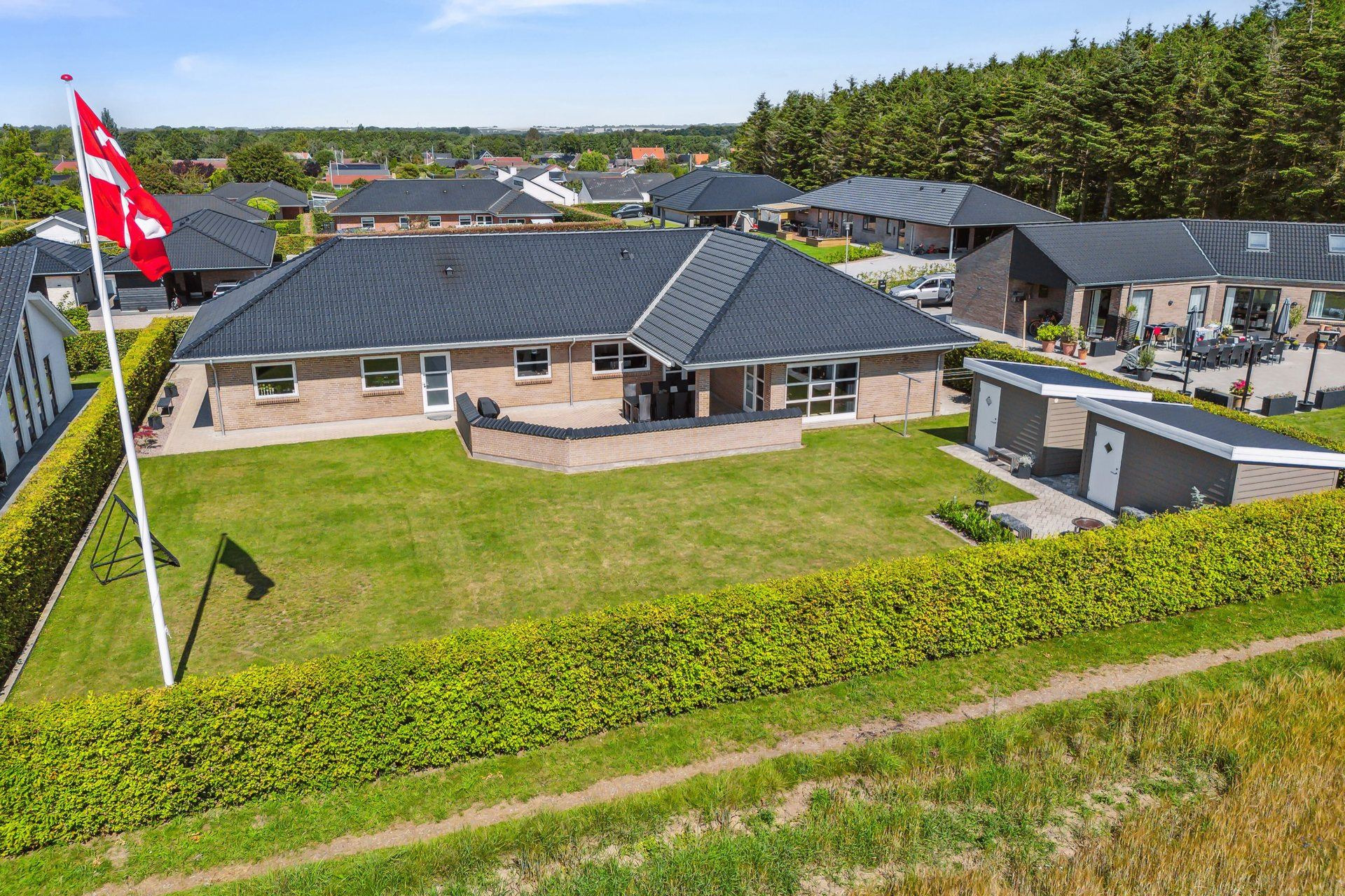 Azaleavej 42 til salg for 3,8  mio. kroner - Se 5 andre boliger til salg i Svebølle