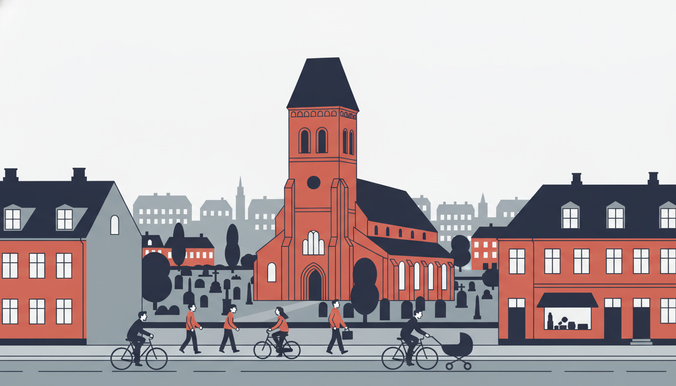 Solbjerg Kirke, en rød mursten kirke med et højt vesttårn toppet med et mørkt spir, dominerer et Frederiksberg torv omgivet af periodens boligbygninger, med personer og cyklister i forgrunden.