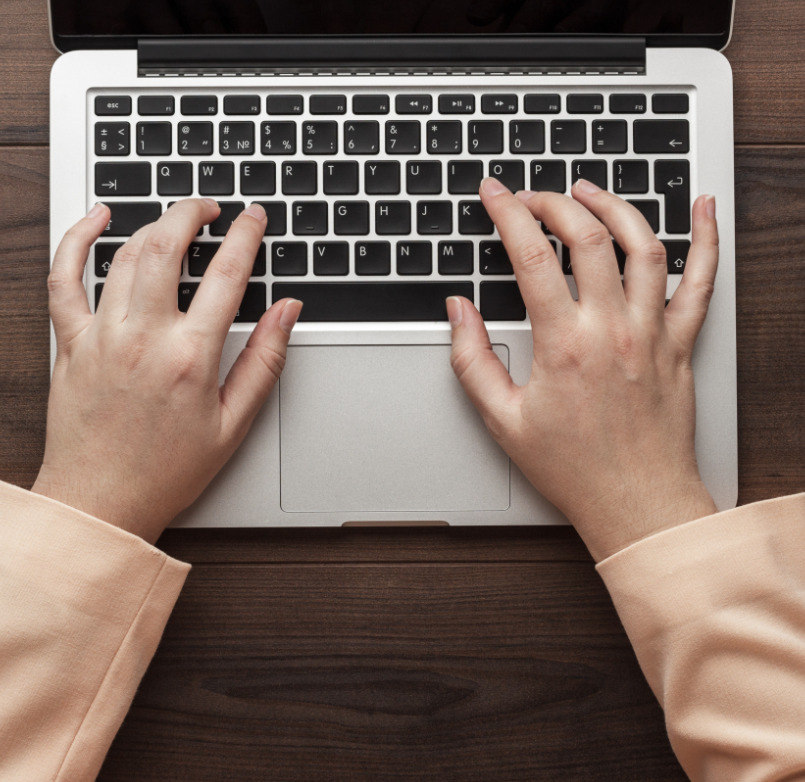 Skab litterære værker og upcycle mode på Skanderborg Bibliotek