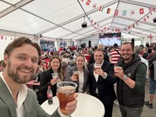 John Frandsen Herning fejrer VM i ishockey 2025 med festlig stemning i midtbyen