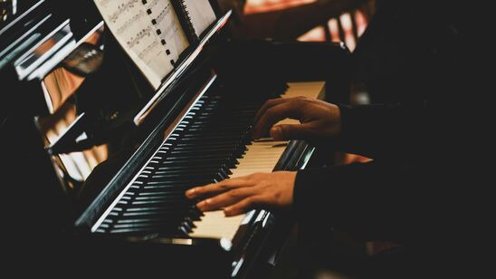 Dyk ned i klassisk musik: Lytteklubben på Næstved Bibliotek