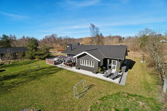 Top 6 over dyreste boliger til salg i Aakirkeby. Priser op til 6.950.000 kr