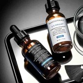Top Clinic tilbyder effektive serummer fra SkinCeuticals til en strålende og ungdommelig hud