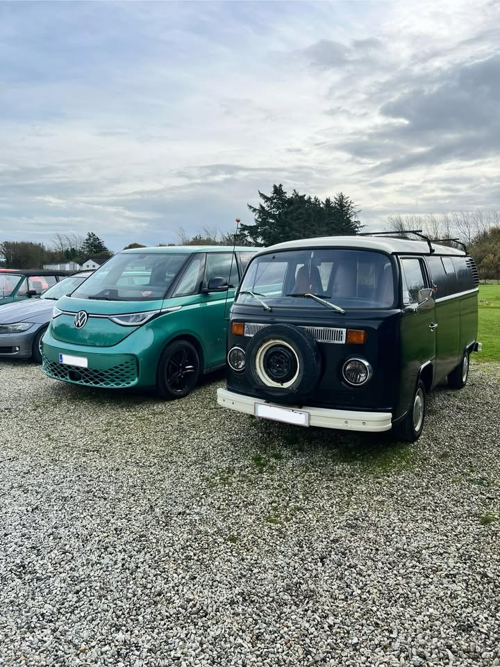 Vittrup Auto Aps fejrer 50 års biludvikling fra klassikere til elbiler