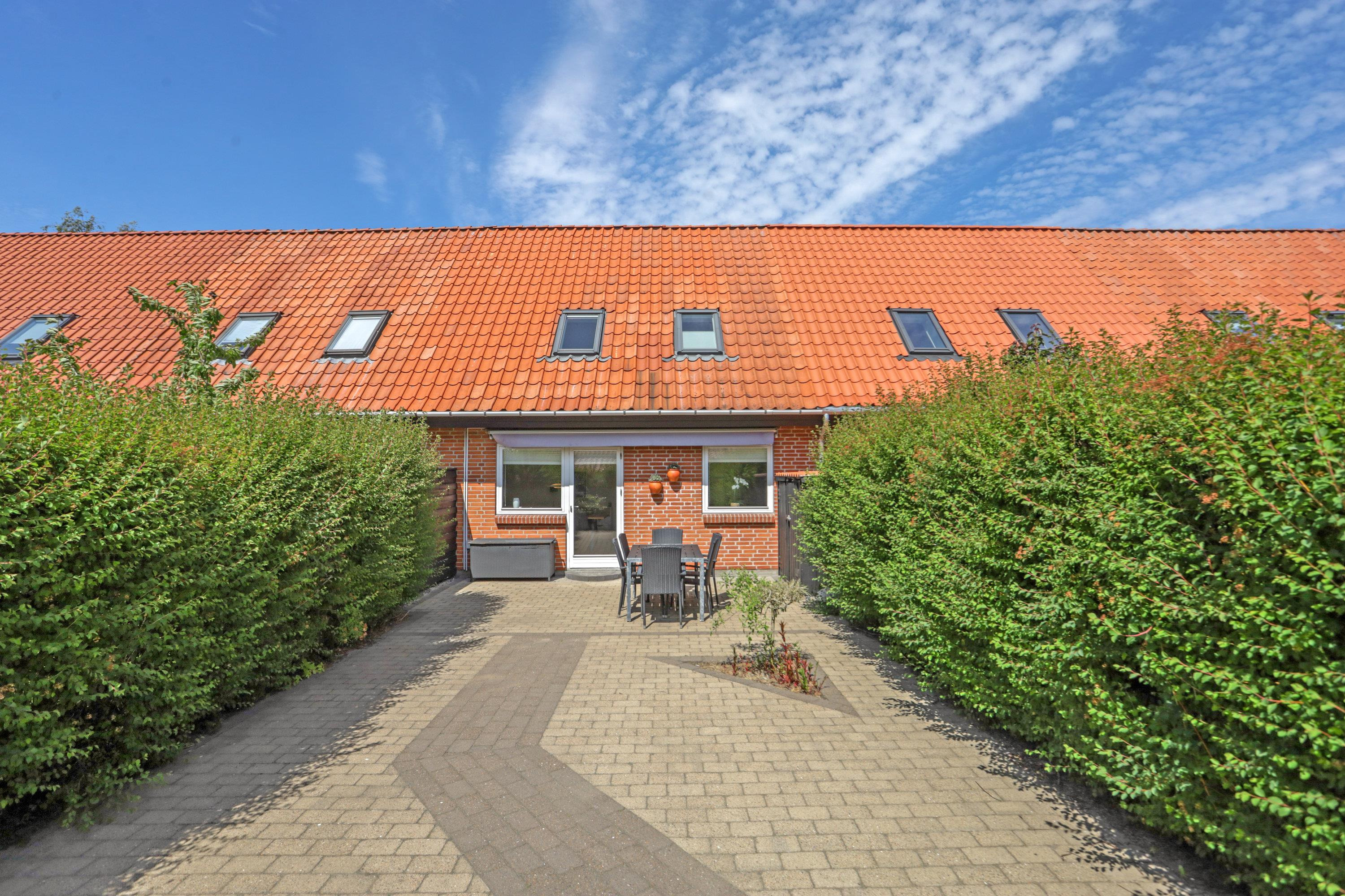 Skønt rækkehus med sydvendt have i rolige omgivelser