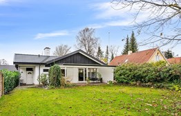 Totalrenoveret familievilla med attraktiv beliggenhed midt i Sejs-Svejbæk