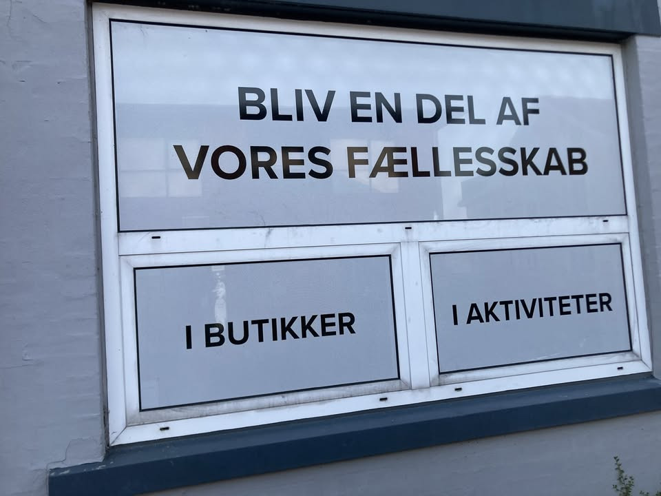 Indvielse af butik og café i Hinnerup samler lokalsamfundet