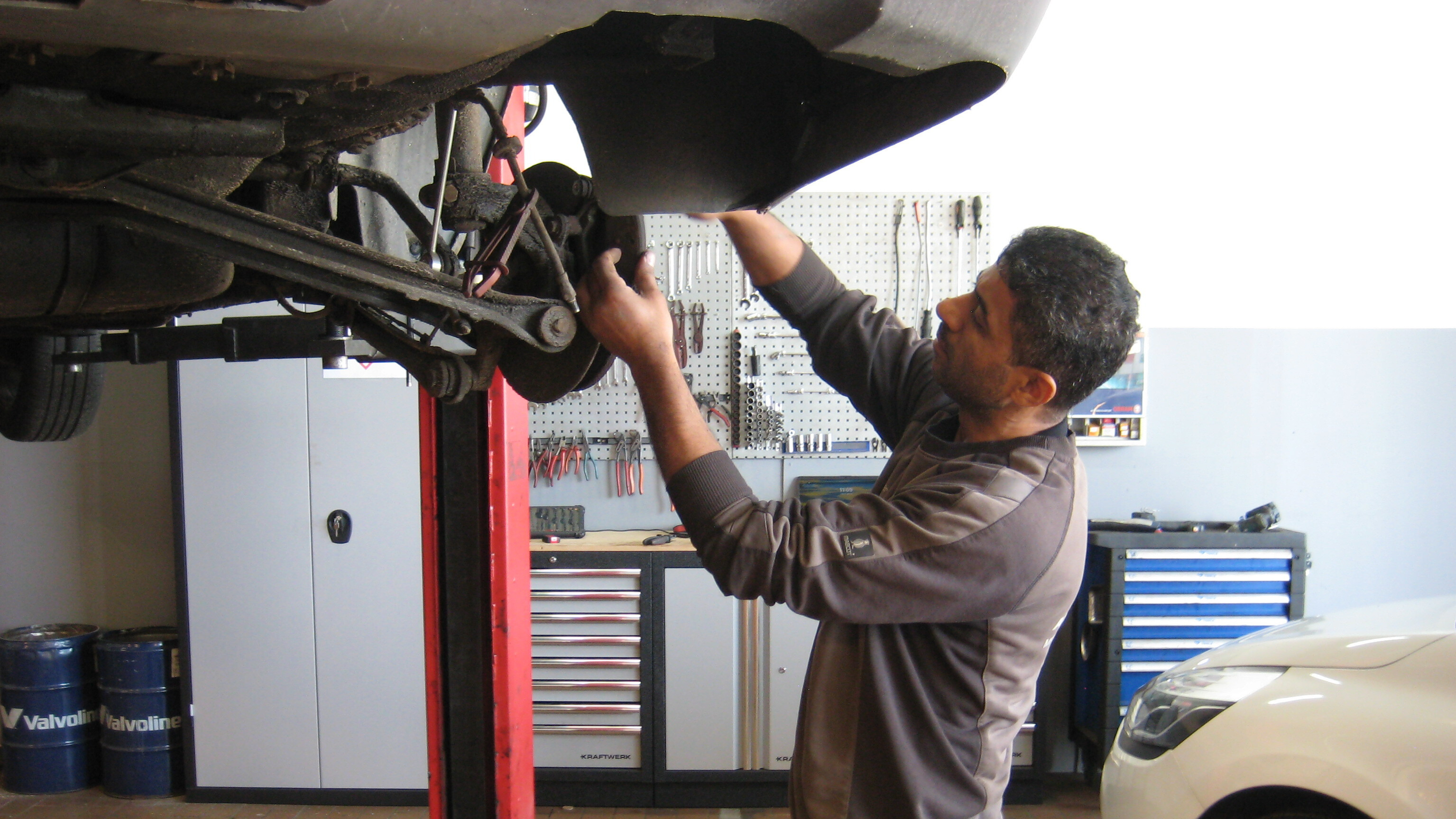 To år på ny adresse – Horsens Autoservice står stærkt i Høegh Guldbergsgade