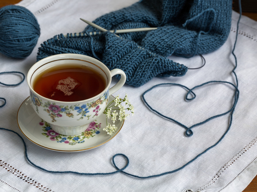 Hyggeligt samvær i strikke-caféen på Ulfborg Bibliotek