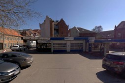 Bygning på ”Det gamle Polititorv” bliver nu til 12 nye parkeringspladser