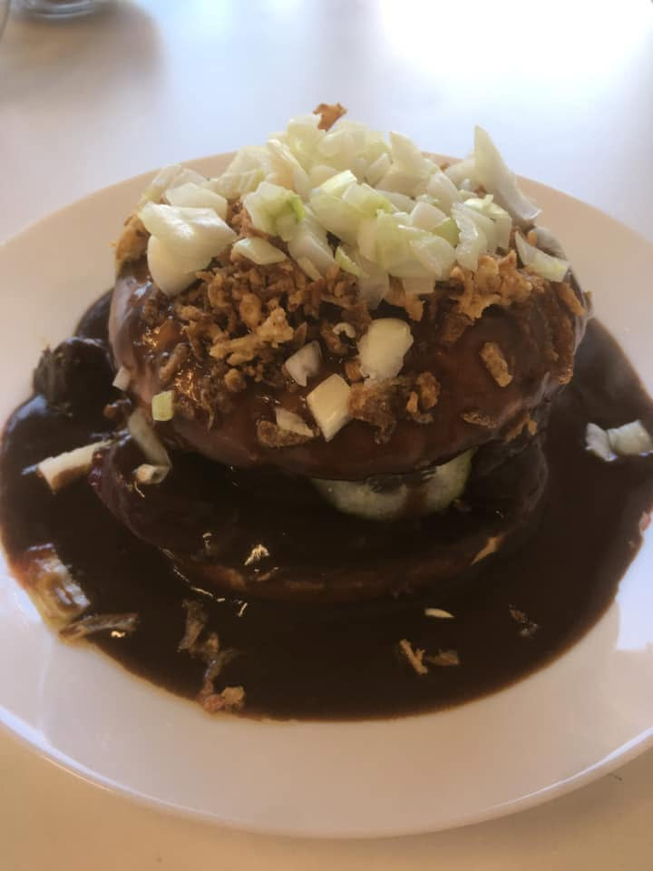 Havnens fisk og grill tilbyder bøfsandwich med pommes på fredag