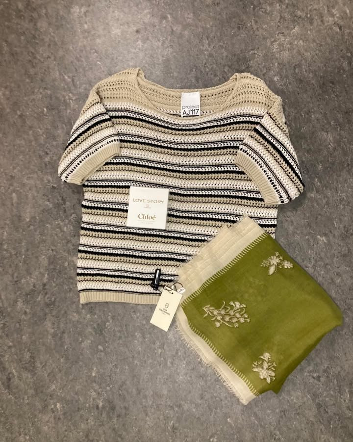 2HandStore opfordrer til et kig i glasmontre med skatte og styles