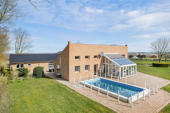 Top 6 over dyreste boliger til salg i Thyholm. Priser op til 5.950.000 kr