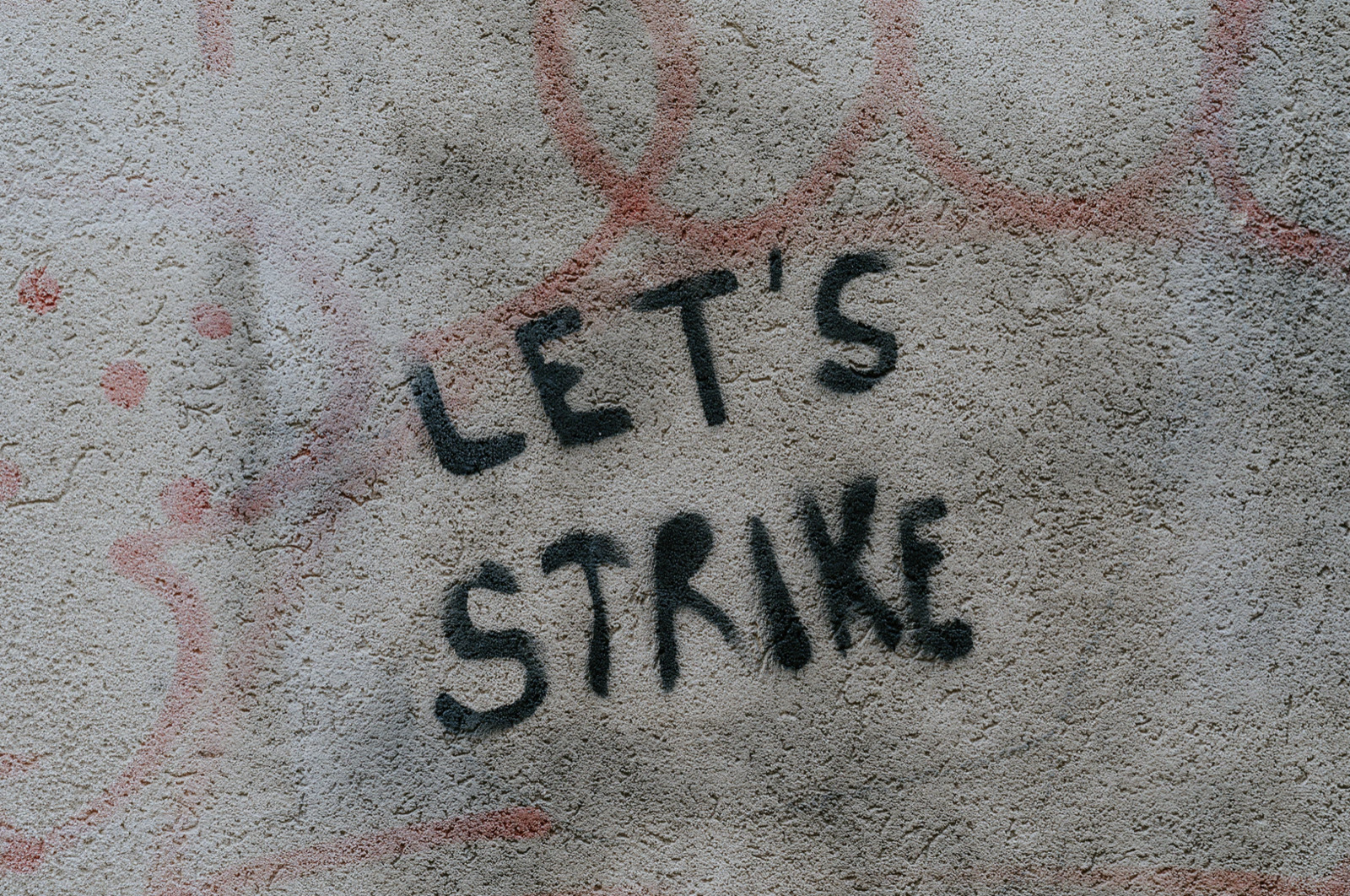 Over 1000 operationer udskudt på grund af strejke