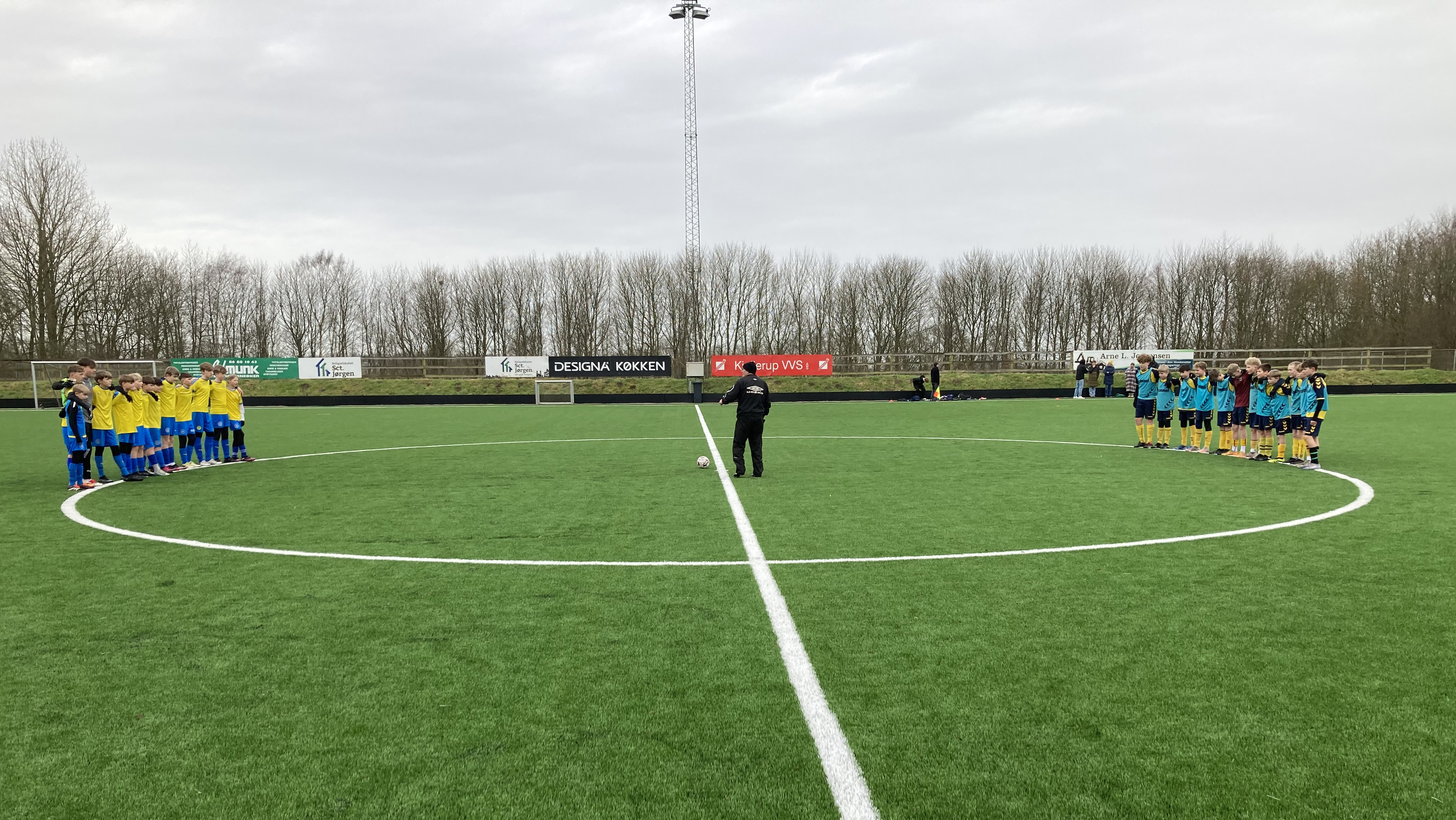 Kjellerup IF sejrer og hylder legende i følelsesladet kamp mod Vildbjerg SF