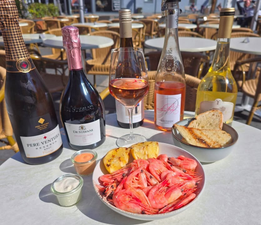 Café Tidslös fejrer påsken med rejer og vin ad libitum tilbud