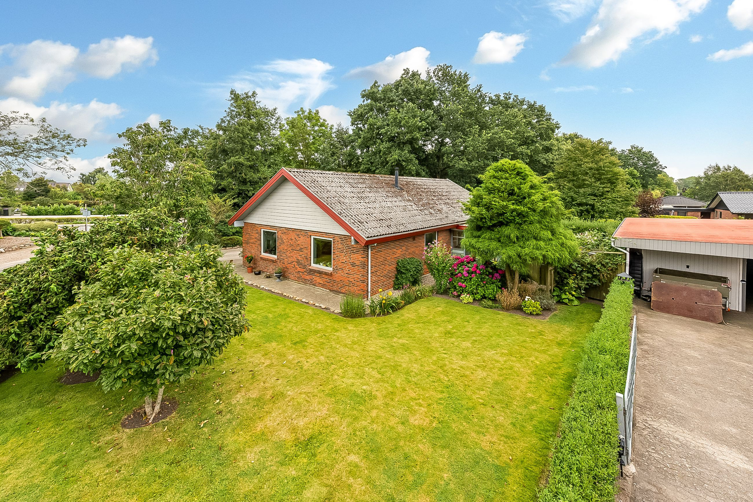 Dejligt lyst hjem med plads til familieliv og latter