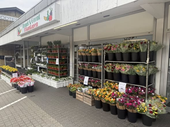 Risskov Torvet præsenterer sæsonens første friske danske delikatesser og blomster