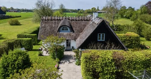 &LIVING Aalborg præsenterer charmerende ejendom i Svinninge med naturskøn beliggenhed
