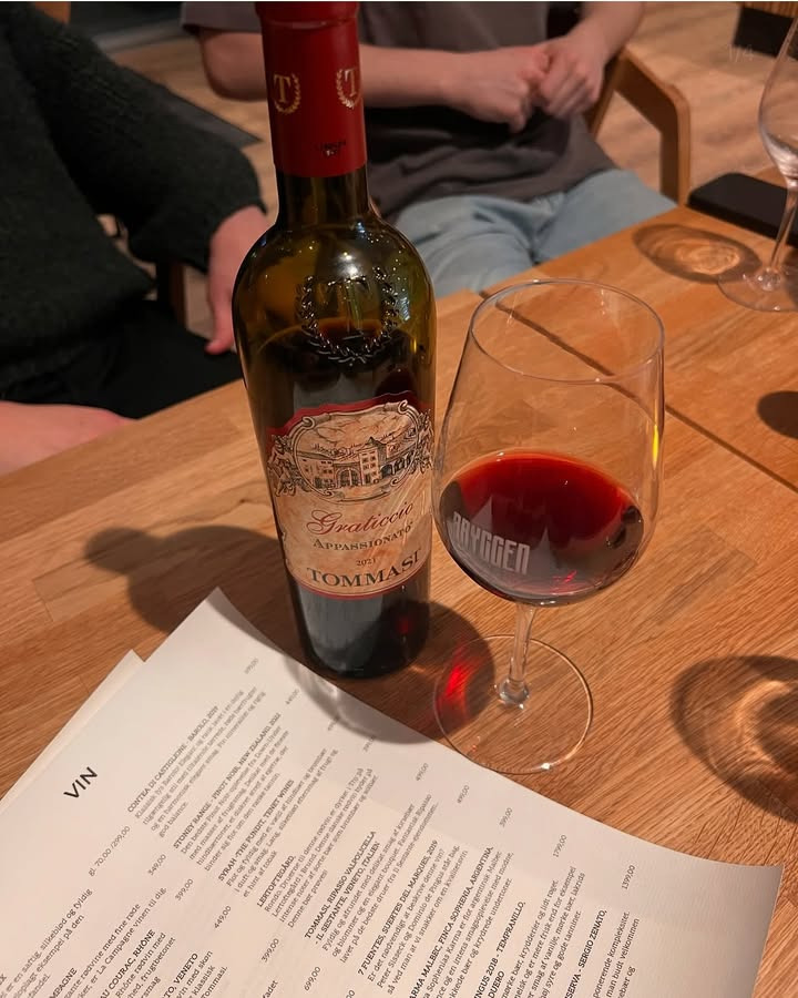 Café Bryggen tilbyder nøje udvalgte vine i samarbejde med vinkonsulent